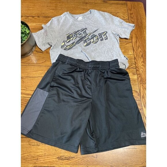 Nike "Just Do It" T-Shirt Men's Size M Rebook Shorts  Small - Picture 1 of 10